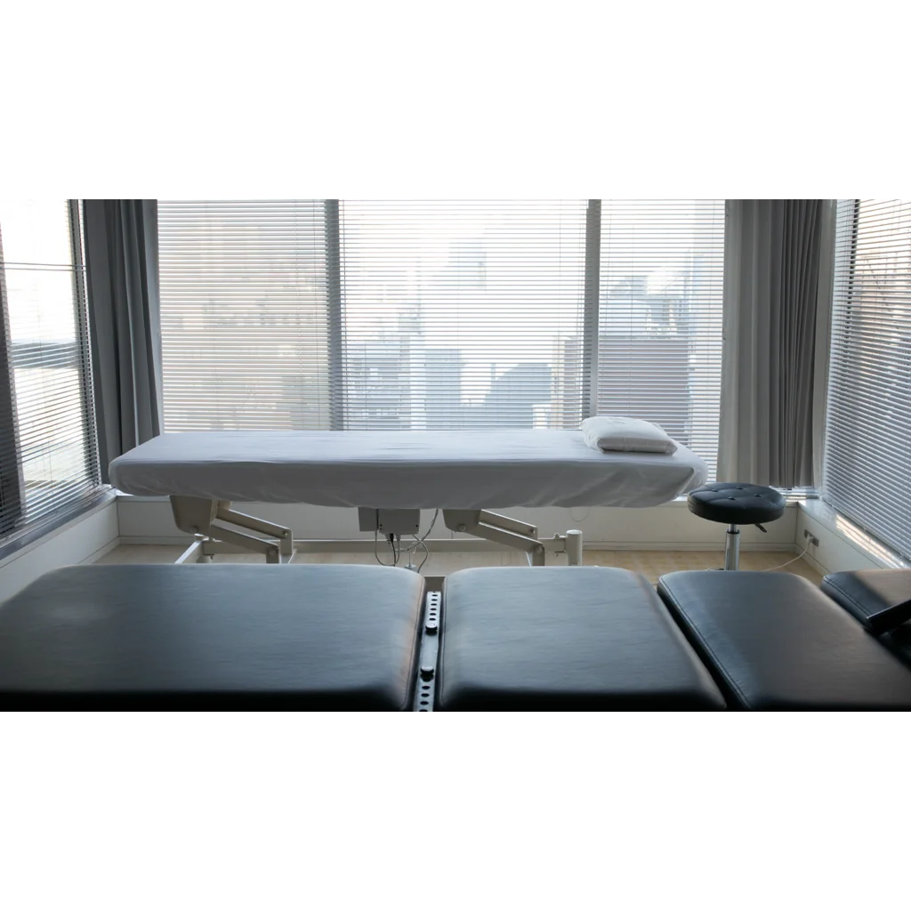 Osteopath tokyo clinic treatment room ebisu sq